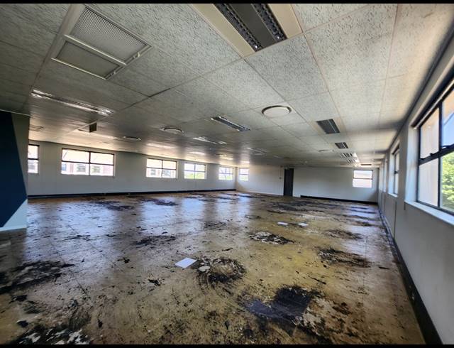 1,380M² OFFICE TO LET IN RANDJESPARK